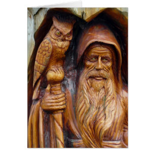 Un magicien et un hibou émergent de la caverne