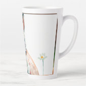 Un mignon hamster mangeant une tasse design carott (Droite)