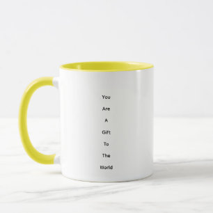 Un mug couleur canari bicolore