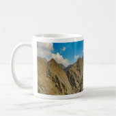 Un mug de col montagneux accidenté (Gauche)