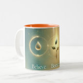Un mug Trinité de Transformation (Devant gauche)