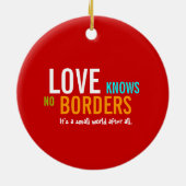 Un ornement multiculturel d'amour du monde un (Dos)