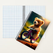 Un ours en peluche à vélo sur un Carnet (À l'intérieur)