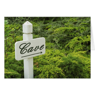 Un panneau indiquant la cave à vin (Cave) dans