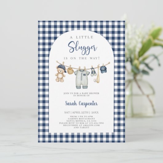 Un Petit Baby shower Slugger Invitation Garçon (Debout devant)