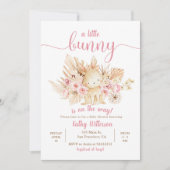 Un petit lapin rose Baby shower Floral Invitation (Devant)