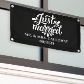 Un Petit Rétro Juste Marié Voiture Bannière (Bâtiment extérieur)