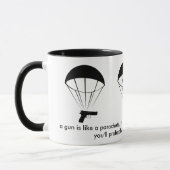 Un pistolet est comme un parachute ! Super Mug ! (Gauche)
