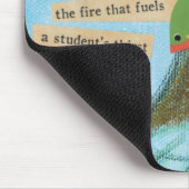 Un professeur met à feu le feu… Tapis de souris (Coin)