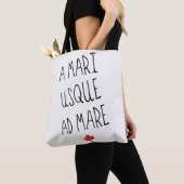Un sac d'épicerie Mari Usque Ad Mare, Canadien (De près)