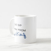 Un Sip Loin De L'Écriture De Café Mug (Devant gauche)
