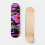 Un skateboard au design dynamique. (Recto)