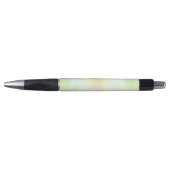 Un stylo à bille avec un corps vert et jaune doux (Devant)