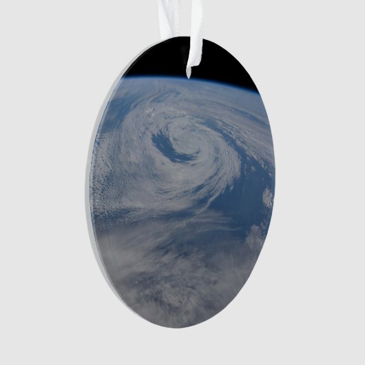 Un Système De Faible Pression Mi-Atlantique. (devant)