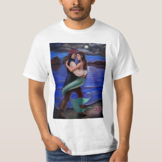 Un T-shirt d'amour de sirène et de pirate