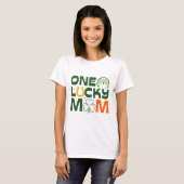 Un T-shirt Lucky Mom, Saint Patrick's day Cadeau (Devant entier)