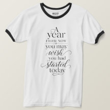 Un T-shirt moderne et simple avec un motif réalist