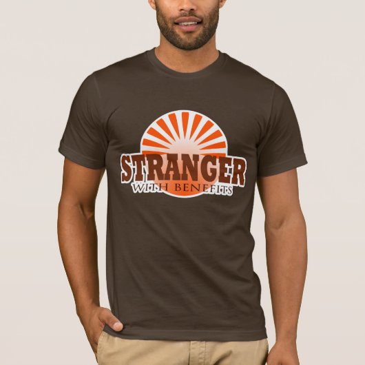 Un T-shirt plus étrange (Devant)