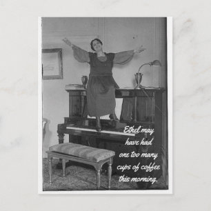 Un trop de tasses de café carte postale