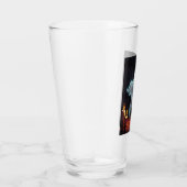 Un verre avec un fantôme souriant. (Droite)