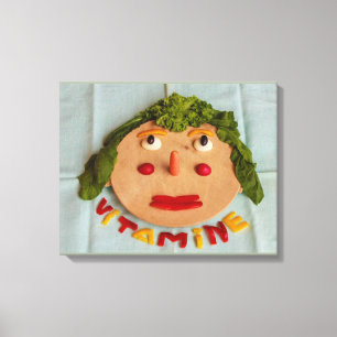 un visage de légumes sur toile enveloppée
