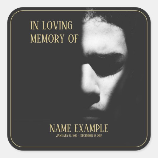 Un visage endormi dans un autocollant carré à moit (Devant)