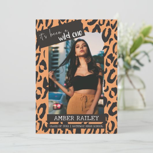 Un Wild One, Faire-part d'obtention d'un diplôme d (Debout devant)