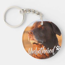 Unbothered Golden Hour Dog – Premium Minimalist Sleutelhanger