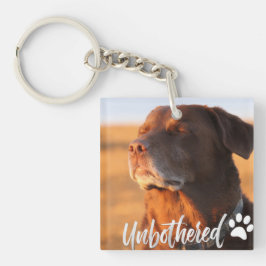 Unbothered Golden Hour Dog – Premium Minimalist Sleutelhanger