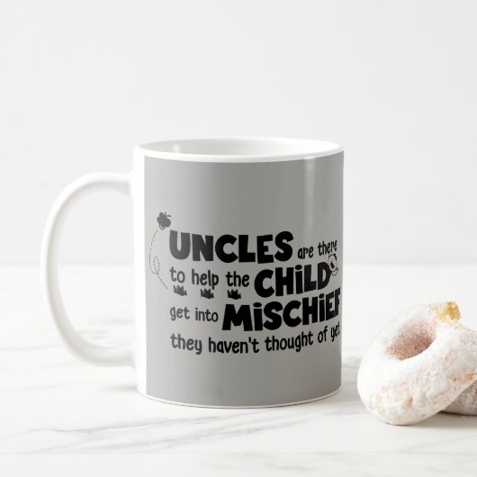 Uncles zijn er om het kind te helpen missen koffiemok (Met donut)