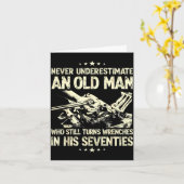 Underestimate an old man who turns wrenches  kaart (Gele Bloem)