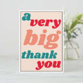 Une appréciation décontractée de bureau de Merci (Debout devant)