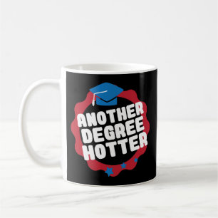 Une autre tasse de café plus chaude d'obtention d