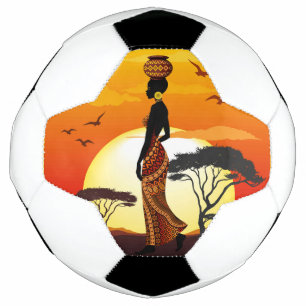 Une belle femme africaine Silhouette sur les solei