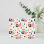 une carte postale (Debout devant)