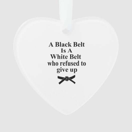 une ceinture noire est une ceinture blanche karate (devant)