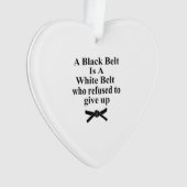 une ceinture noire est une ceinture blanche karate (devant)