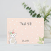 Une certaine fille rose de Pâques de carte de (Debout devant)