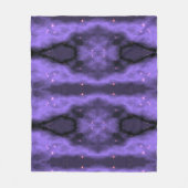 Une couverture en toison violette. (Devant)