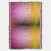 Une couverture tissée présente un dégradé de rose (devant Vertical)