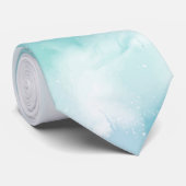 Une cravate blanche présente un bleu pastel doux (Roulé)