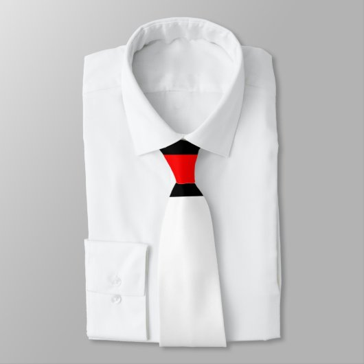 Une cravate d'art abstrait style Mondrian (Attaché)