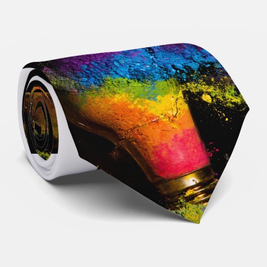 Une cravate ridicule (Roulé)