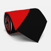 Une cravate rouge et noire de rayures (Roulé)