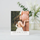 Une de plus en 2024 carte postale Faire-part gross (Debout devant)