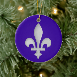 Une décoration ornementale en argent