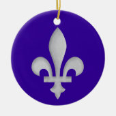 Une décoration ornementale en argent (Devant)