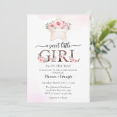 Une douce petite fille Baby shower invitation (Debout devant)