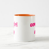 Une Femme À Deux Tons De Mug De Café (Centre)
