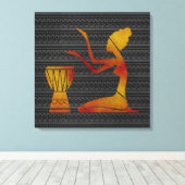Une femme africaine sur la toile de tambour (Insitu (Plancher de Bois))